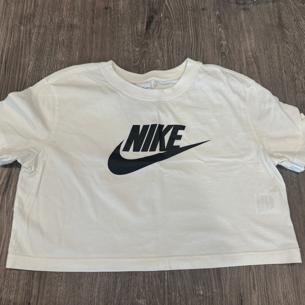 NIKE Women’s Crop Top Size Small